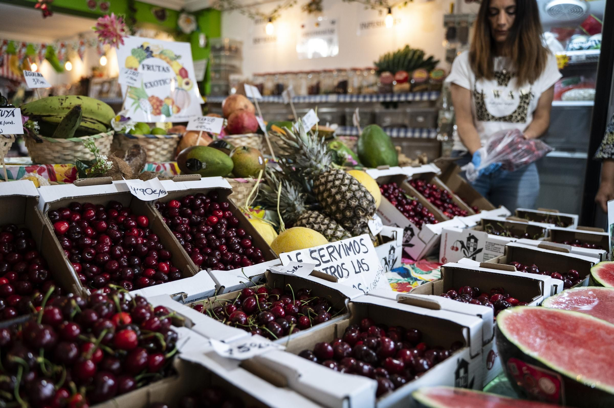Llegan las frutas de hueso a los establecimientos comerciales