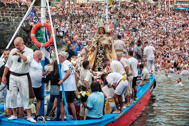 Embarcación de la Virgen del Carmen en Puerto de la Cruz, julio de 2022