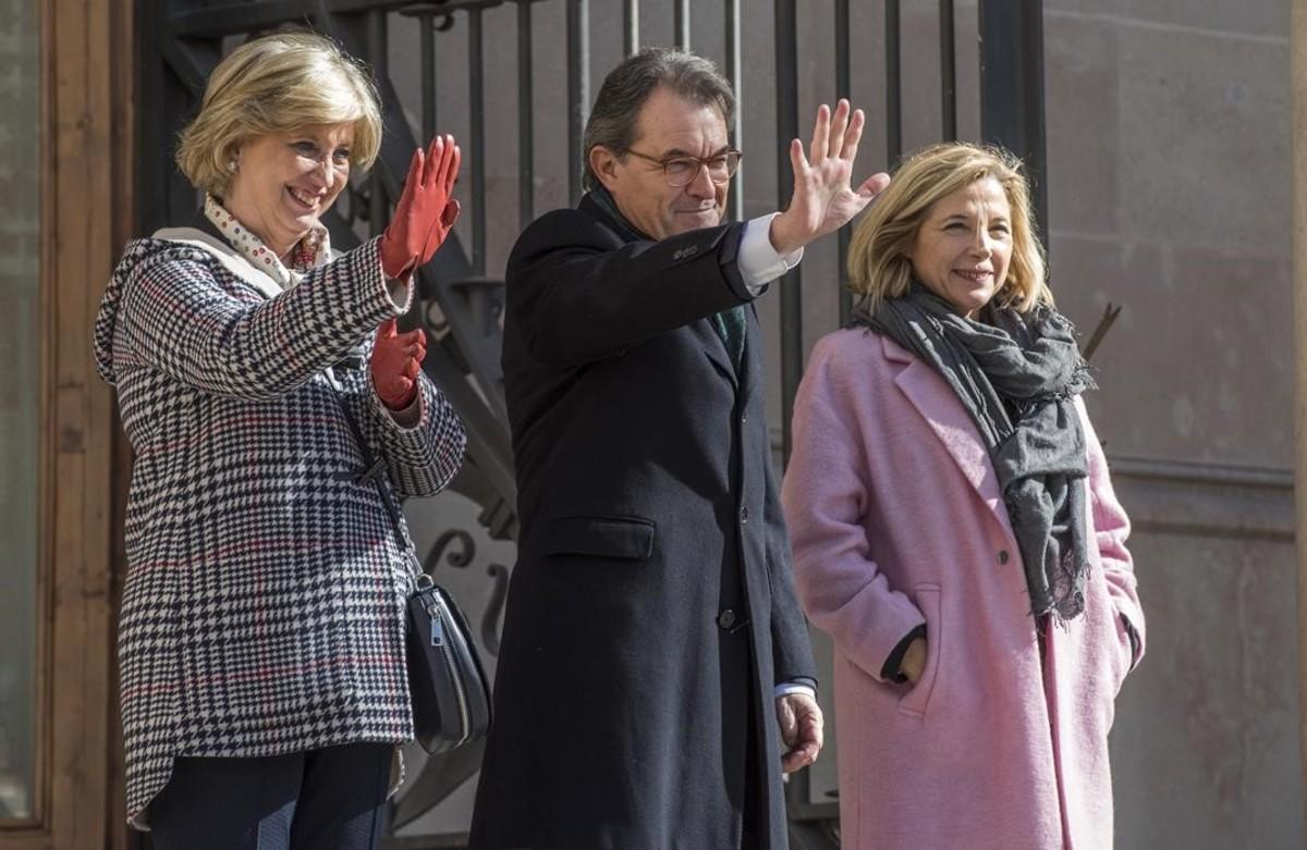 L’expresident Artur Mas, l’exvicepresidenta Joana Ortega i l’exconsellera d’Ensenyament Irene Rigau, després de declarar pel 9-N.