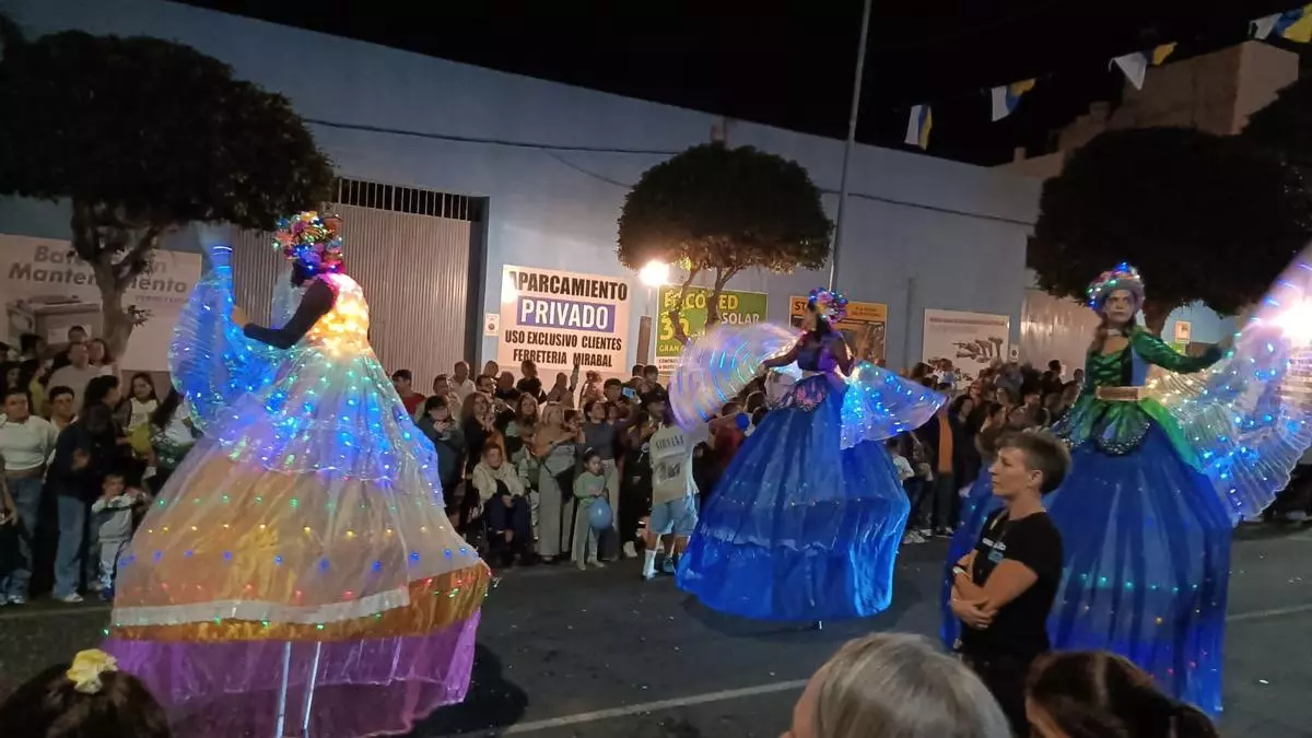 Agüimes enciende la Navidad con más de 700.000 luces leds y miles de visitantes