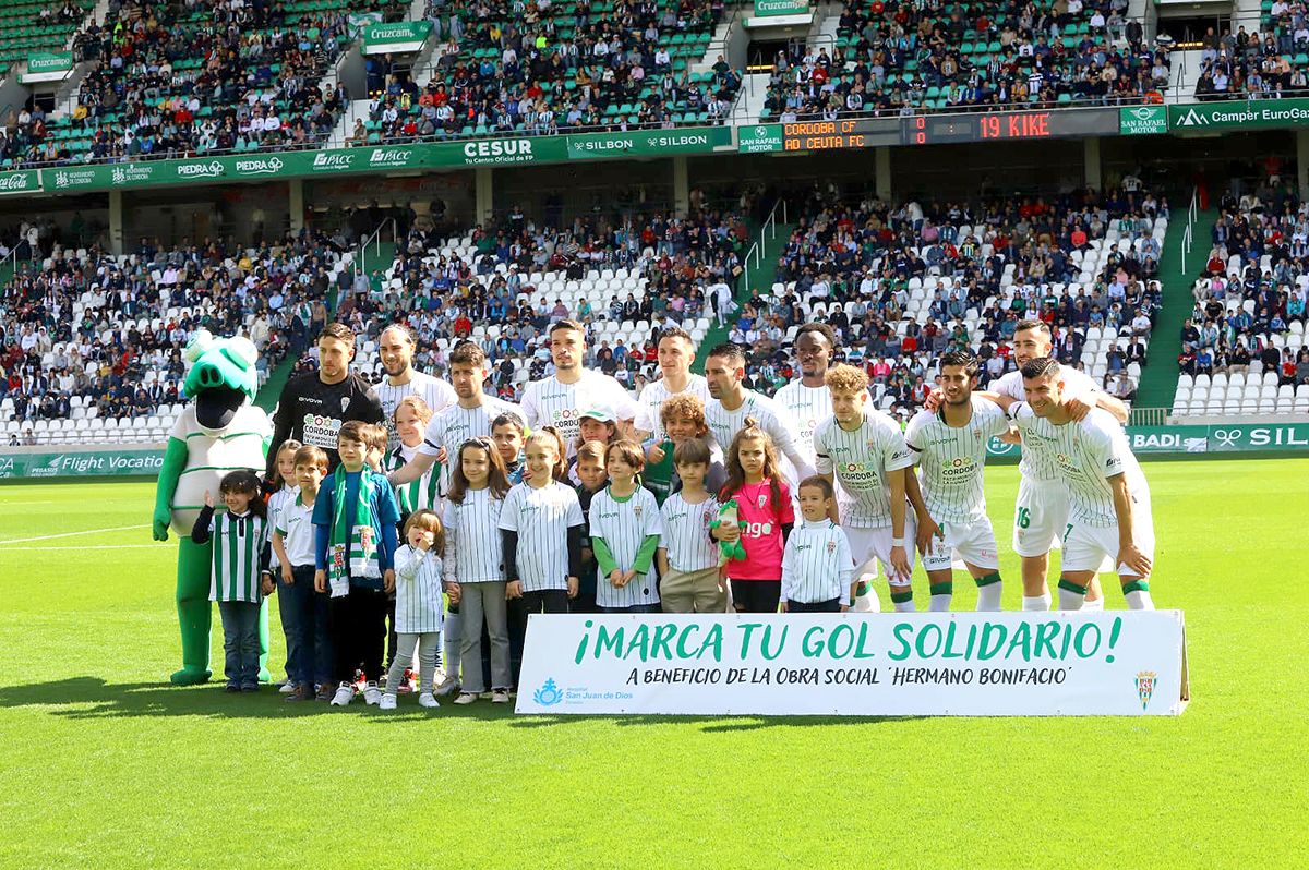 Las imágenes de la afición en el Córdoba CF - Ceuta