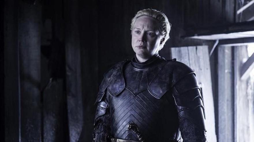 Gwendoline Christie da vida a Brienne de Tarth.