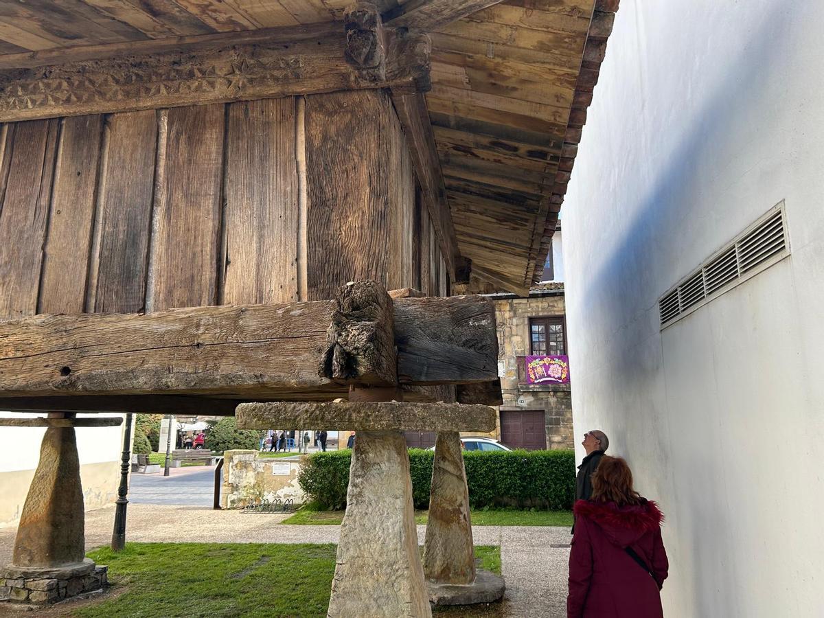 El hórreo del siglo XVI restaurado ya luce en el centro de Villaviciosa El hórreo del siglo XVI restaurado ya luce en el centro de Villaviciosa