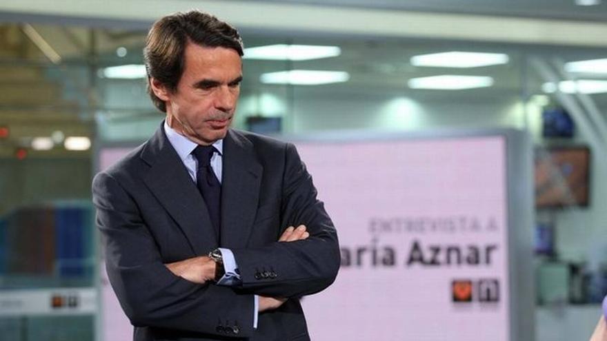 Aznar: &quot;Me preocupo cuando Rajoy dice que llueve mucho&quot;