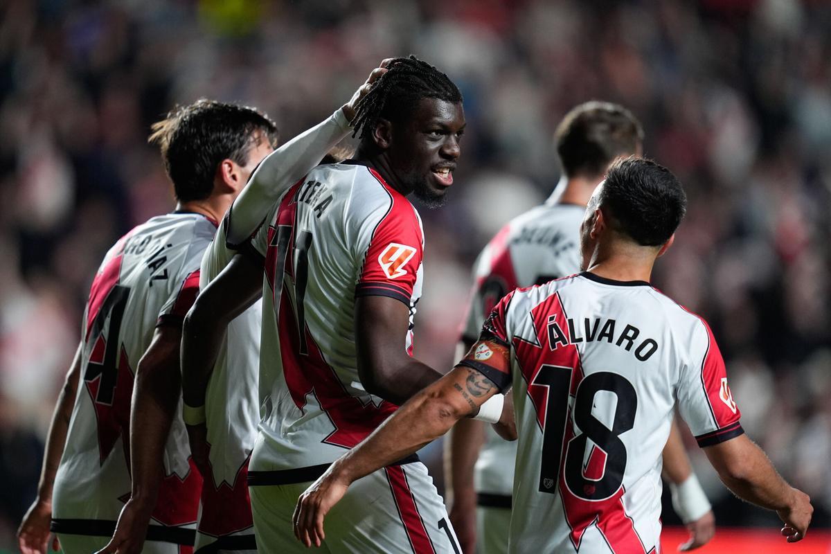 Randy Nteka celebra su tanto ante el Elche.