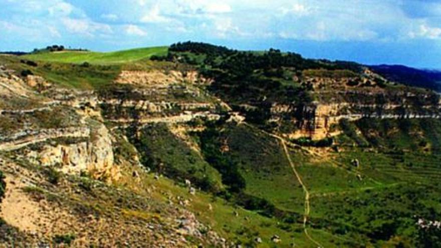 Zona de Las Contiendas en una imagen tomada en primavera. En el recuadro, el ingeniero José Luis Vicente.