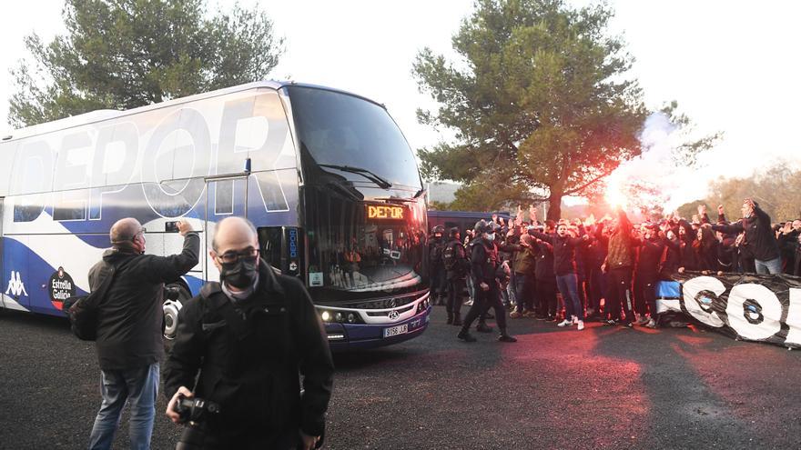 Llegada del Dépor a A Malata para el duelo ante el Racing de Ferrol