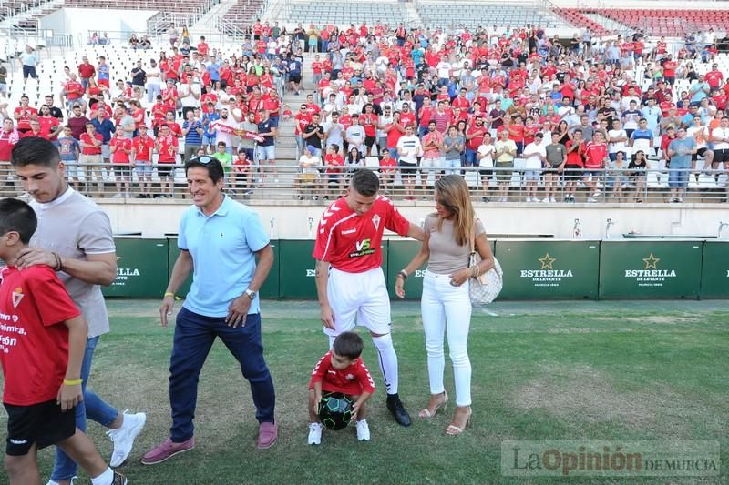 Presentación de Aquino