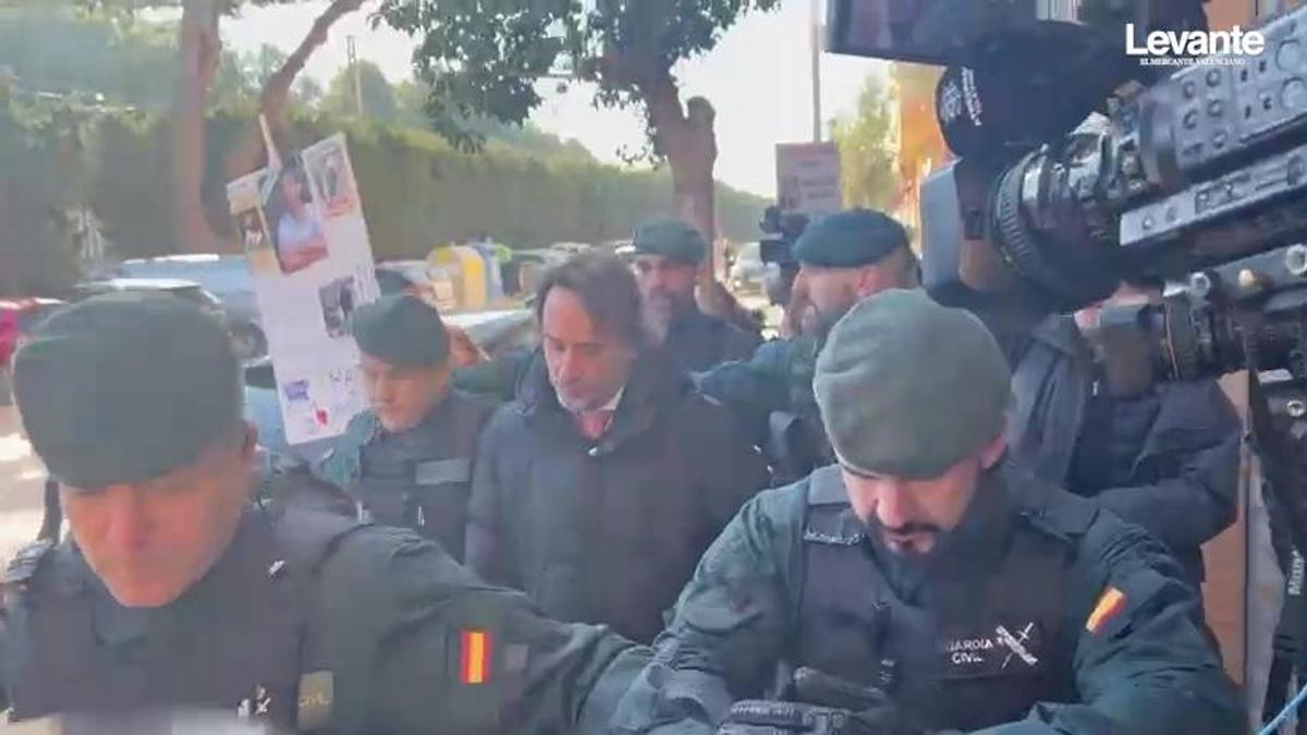 Eski meclis üyesi Pradas, Mazón'u korumaktan çıkıp Valensiya'da dana gününün sınırlandırılmasına ilişkin tartışmaya “karıştığını” ilan etmeye başladı