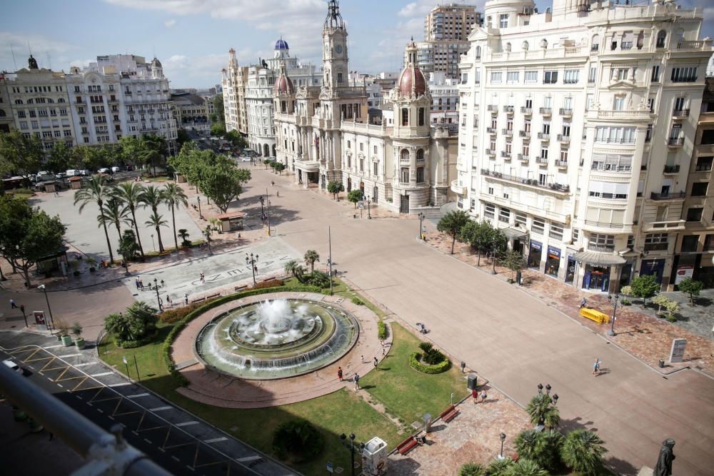 Así luce ya la plaza del Ayuntamiento tras la peatonalizacion