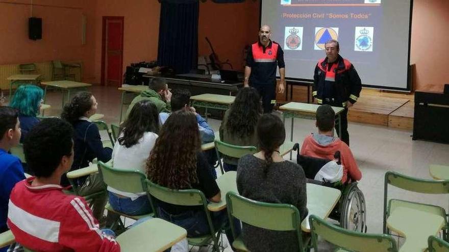 Clases de primeros auxilios para los alumnos del IES Aller Ulloa