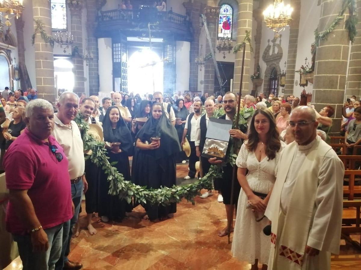 Los vecinos y vecinas del distrito Tamaraceite, San Lorenzo, Tenoya promovidos por la Asociación Juvenil Bentejui del Barrio de Piletas vuelven a Teror