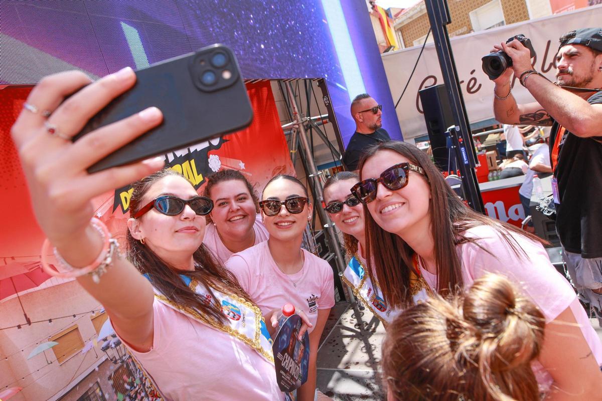 Así ha sido el chupinazo de las fiestas de Catral 2026 : el pionero que abre las fiestas de veraniegas de los municipios de la Vega Baja