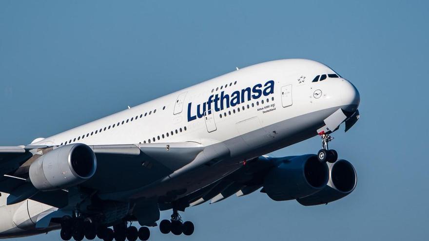 Volotea, Lufthansa... las aerolíneas empiezan a eliminar vuelos ineficientes y a subir precios por la guerra