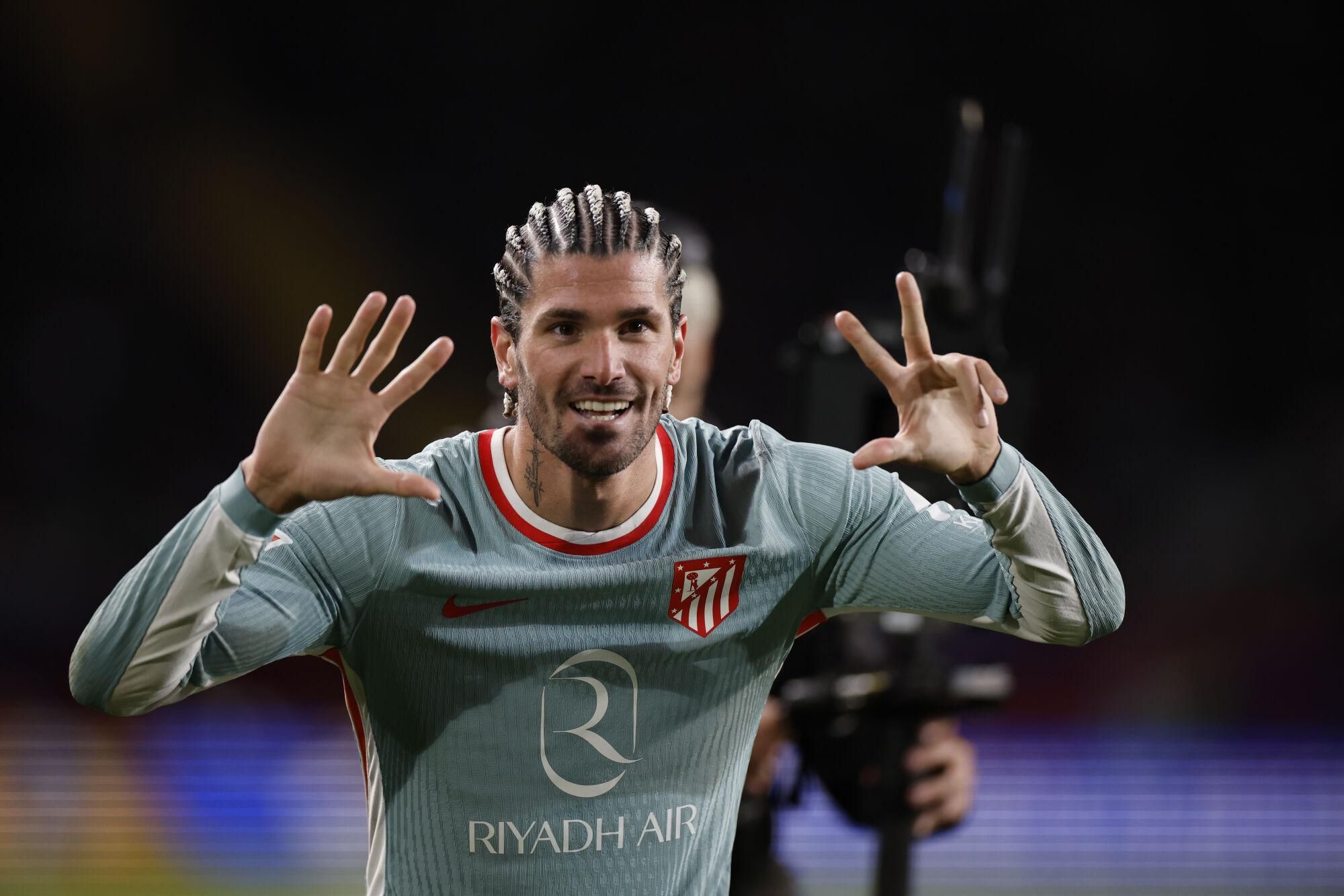 Atletico's Rodrigo de Paul celebrates after scoring the 1-1 tier during a Spanish LaLiga EA Sports soccer match between FC Barcelona and Atletico de Madrid at Lluis Companys stadium in Barcelona, Spain, 21 December 2024. EFE/ Alberto Estevez