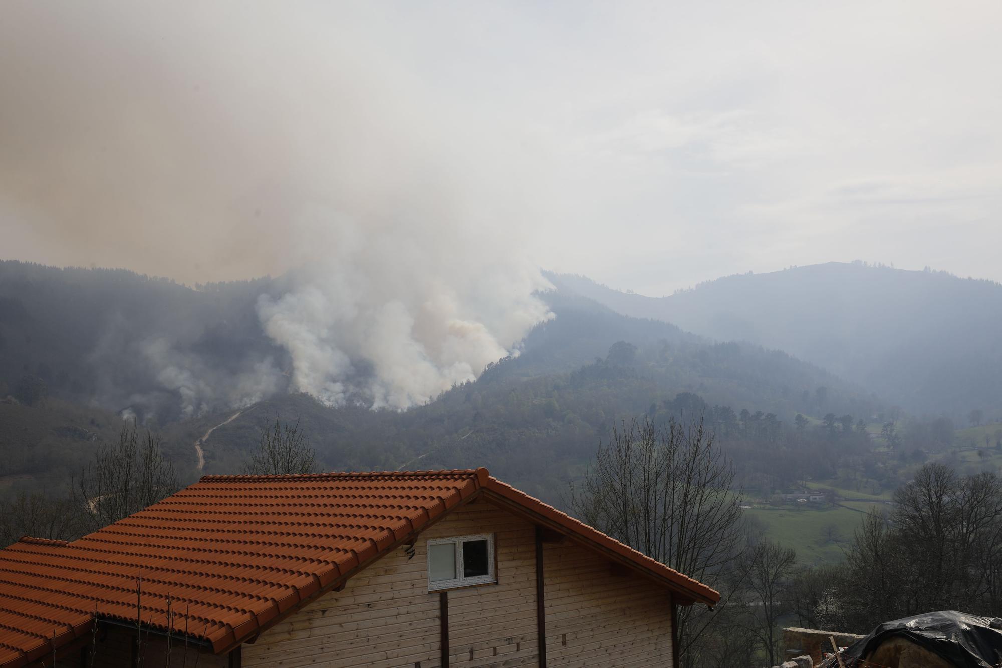 Incendio en la zona de Carancos