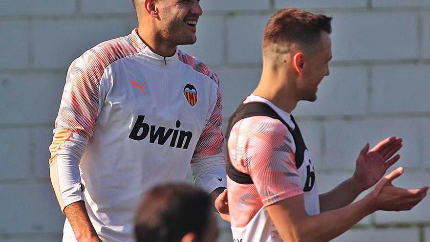 Maxi Gómez, en el entrenamiento en Paterna.  | J.M. LÓPEZ/SD