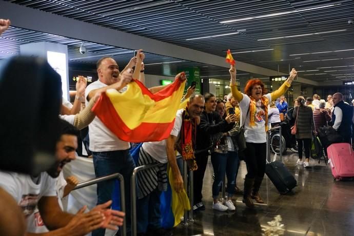 Las Palmas de Gran Canaria. Llegada al aeropuerto de la jugadora de balonmano Almudena Rodríguez tras ganar la medalla de plata en el mundial con la selección española.  | 17/12/2019 | Fotógrafo: José Carlos Guerra