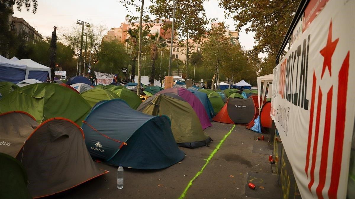 zentauroepp50723127 02 11 2019 acampada en plaza universitat de barcelona  polit191103125955