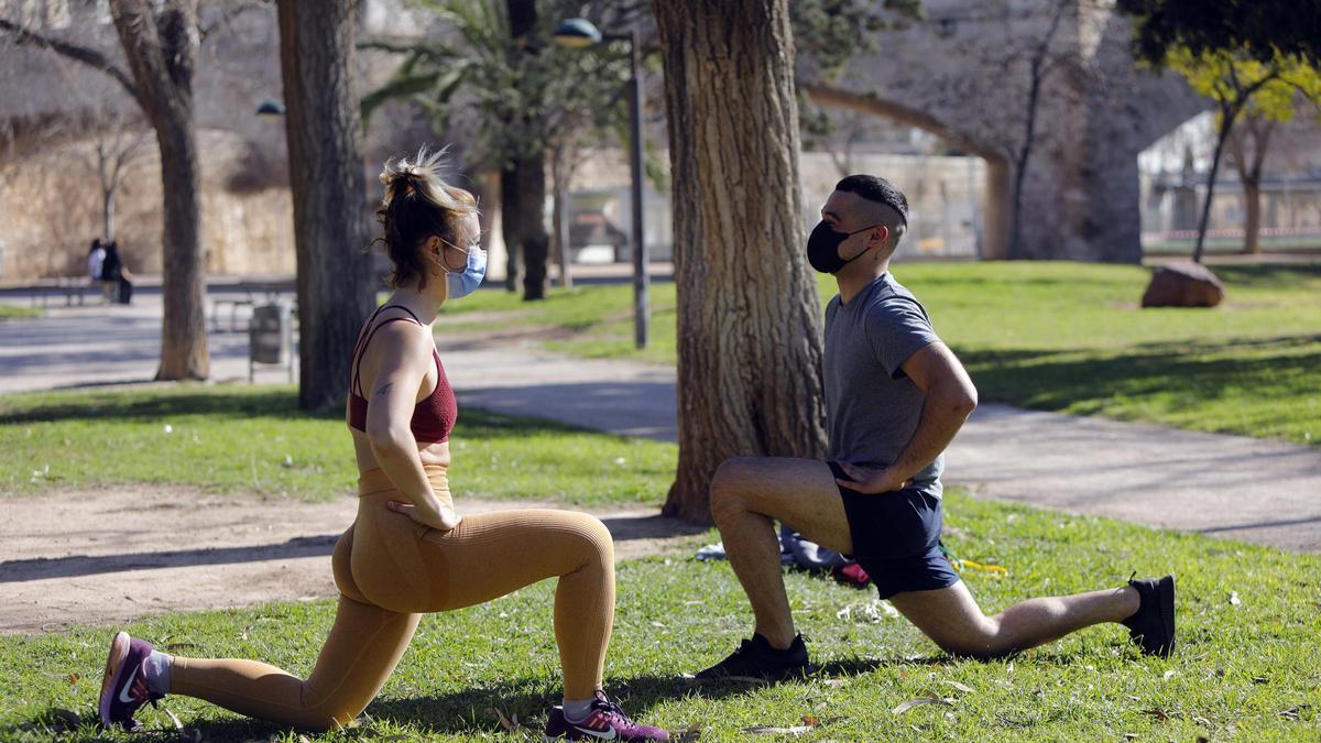 Las imágenes del primer día que la mascarilla es obligada para hacer deporte