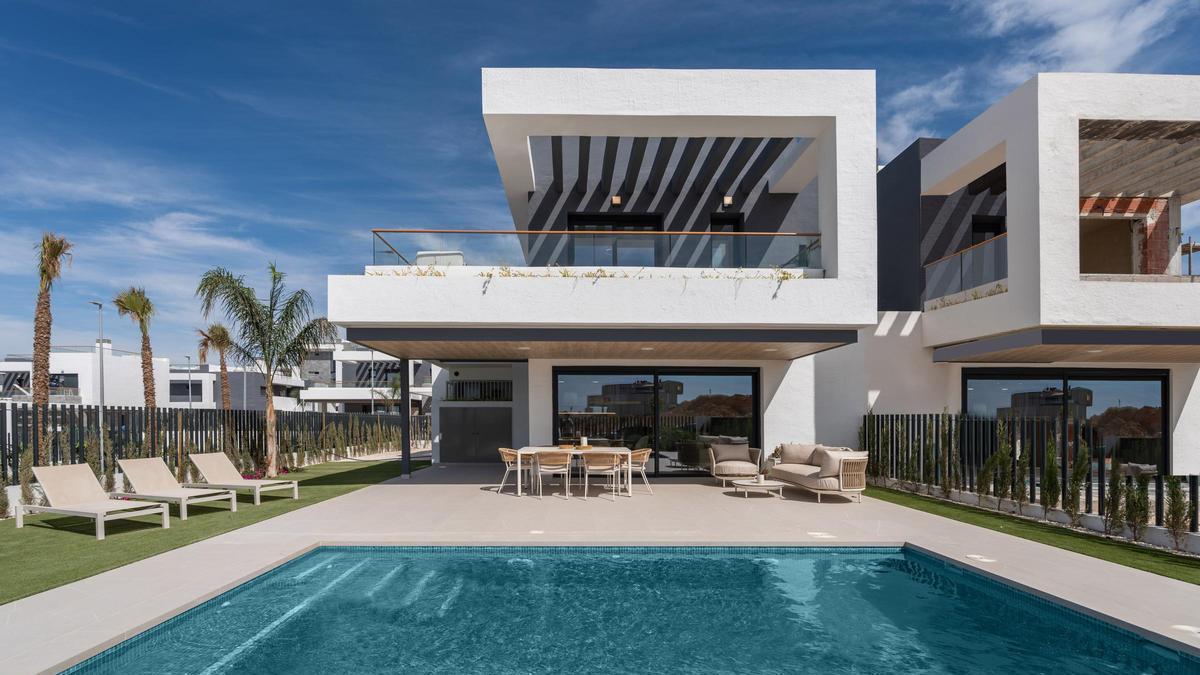 El residencial incluye apartamentos de uno, dos y tres dormitorios, bungalows de dos y tres dormitorios, y villas pareadas e independientes de tres dormitorios y tres baños.