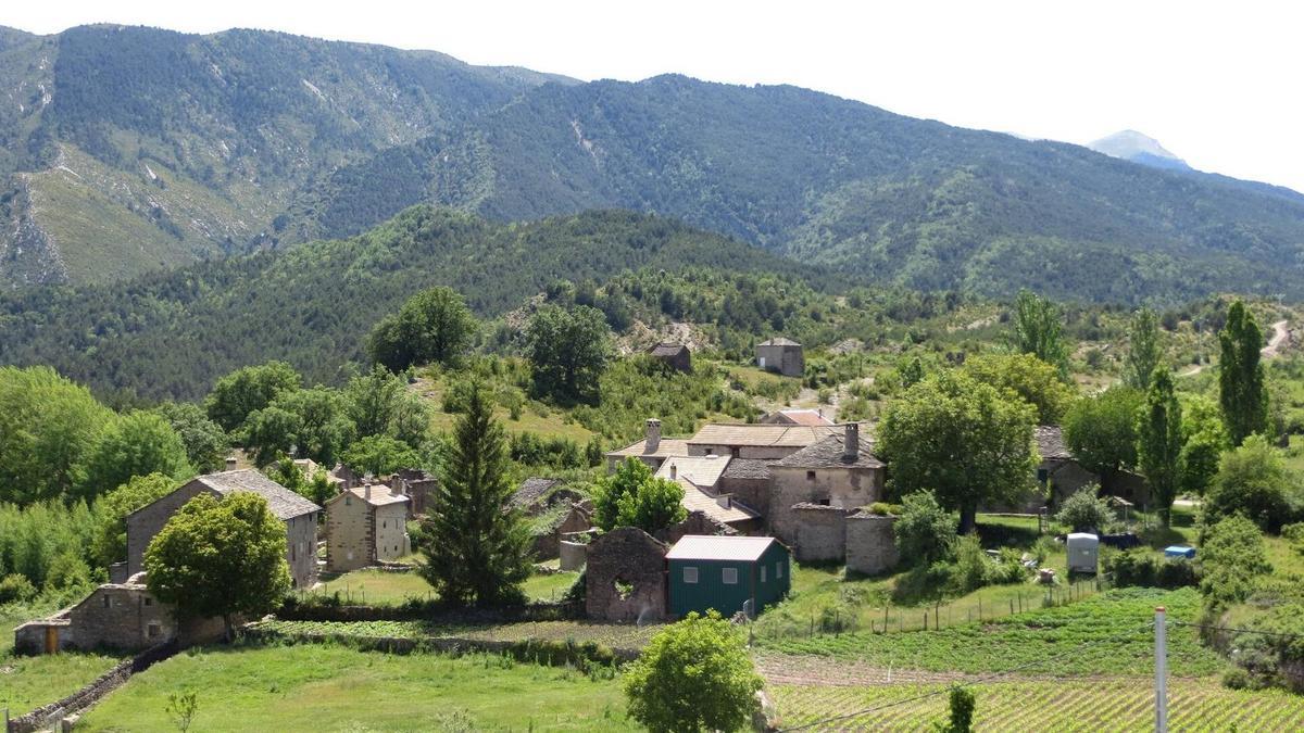 Eligió vivir solo en su pueblo del Pirineo: “Era la opción más difícil de todas”