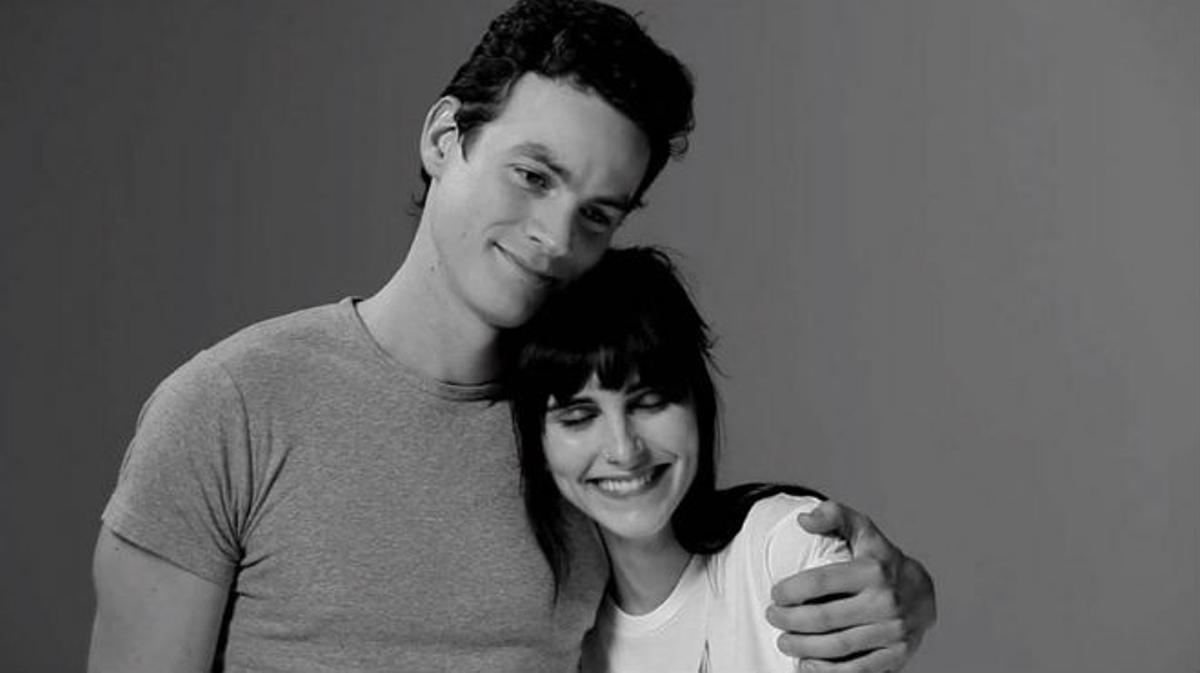 Vídeo ’First kiss’, on 20 estranys es besen sense conèixer-se de res.