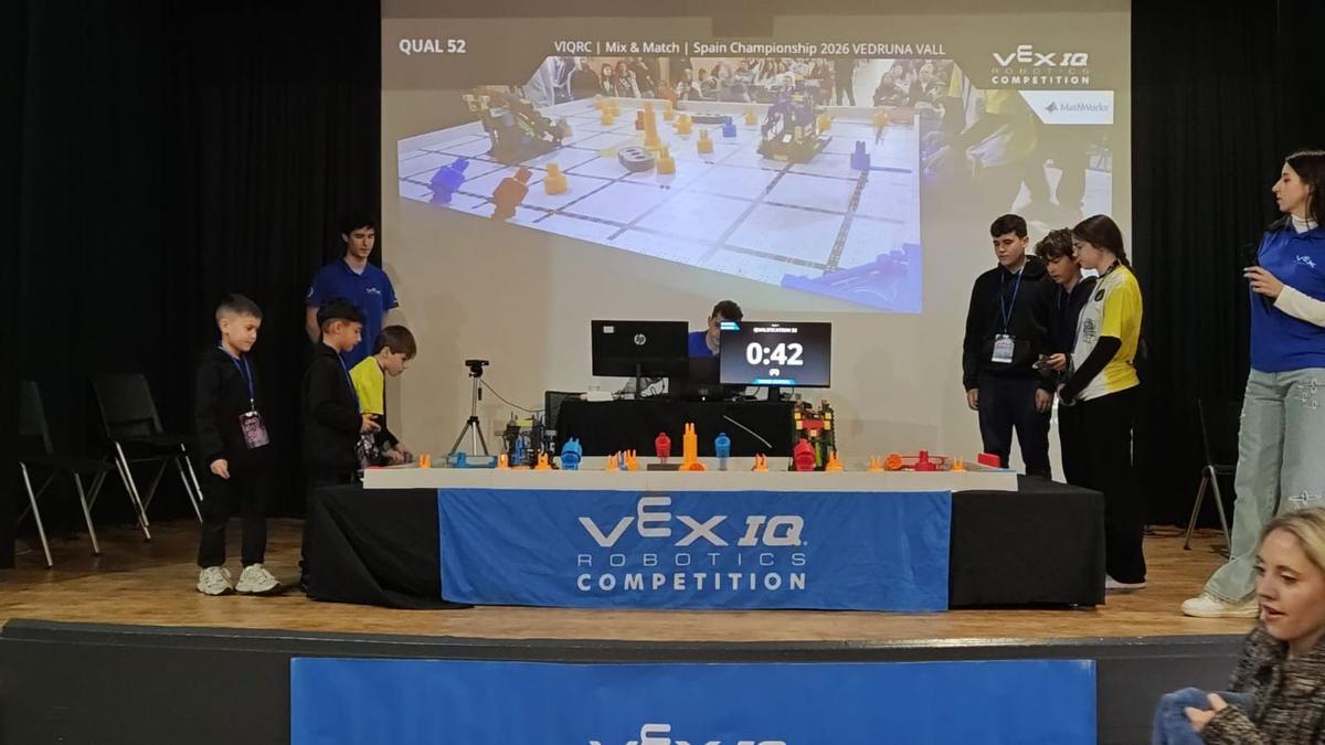 Imagen de uno de los enfrentamientos en los que participaron los equipos vila-realenses en la VEX Robotics Competition España.