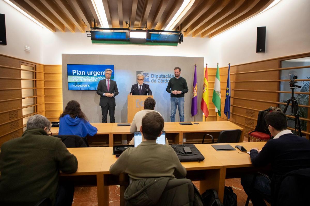 Andrés Lorite, Salvador Fuentes y Antonio Martín, durante la rueda de prensa en la Diputación.
