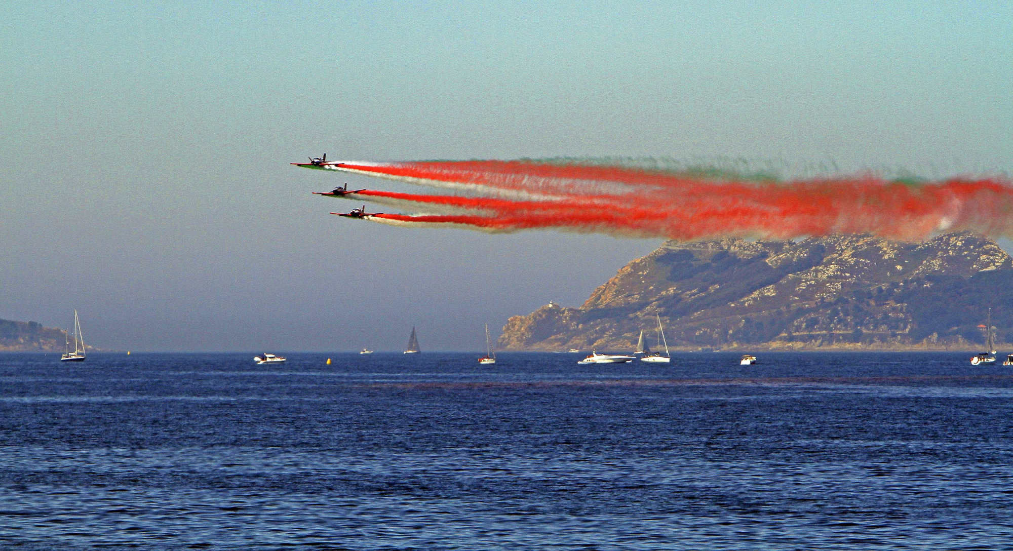 Los Pionner Team sobre la ría de Vigo