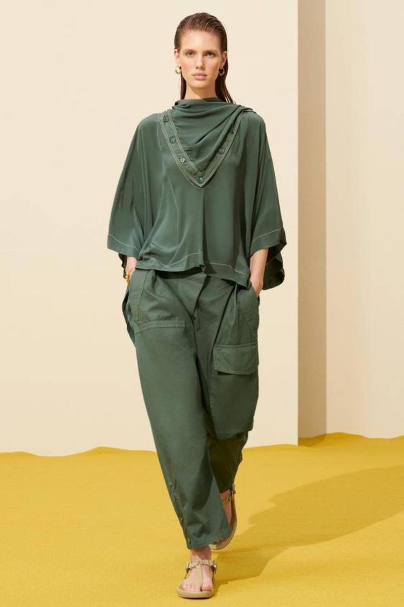 Conjunto verde de top y pantalón de Zara SRPLS