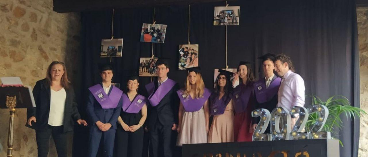 Los estudiantes de 2º de Bachillerato de Benassal, el día de su graduación.