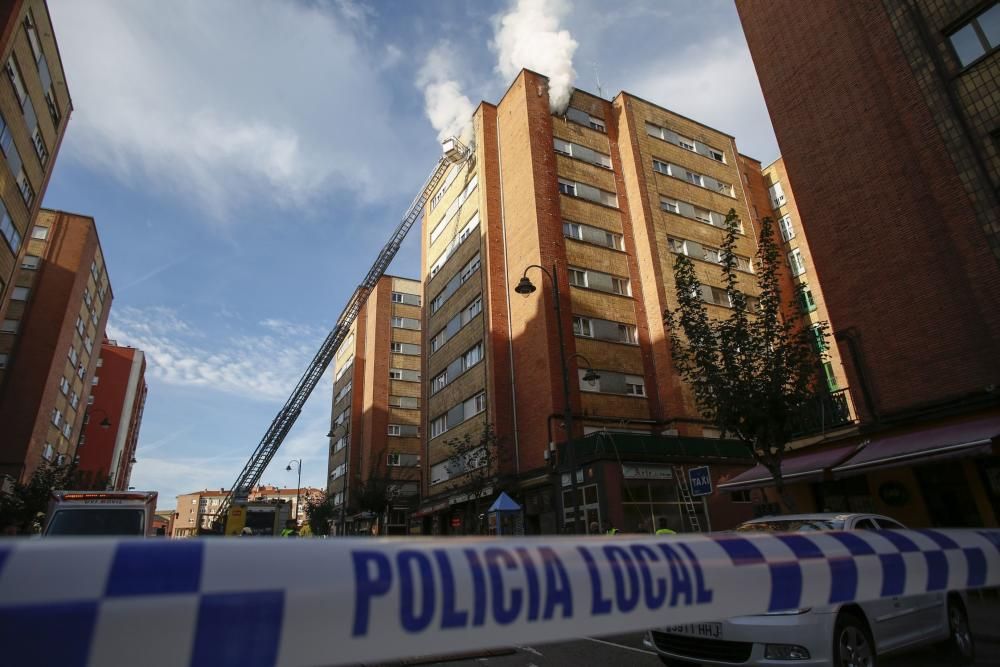 Espectacular incendio en Avilés