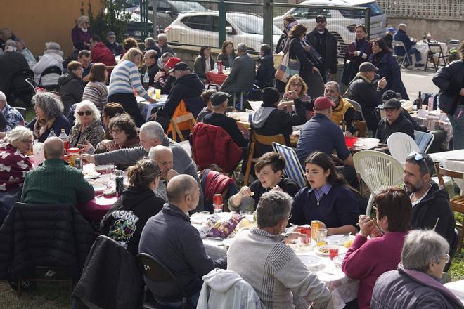 Les imatges del dinar popular amb la tradicional arrossada d'Albons
