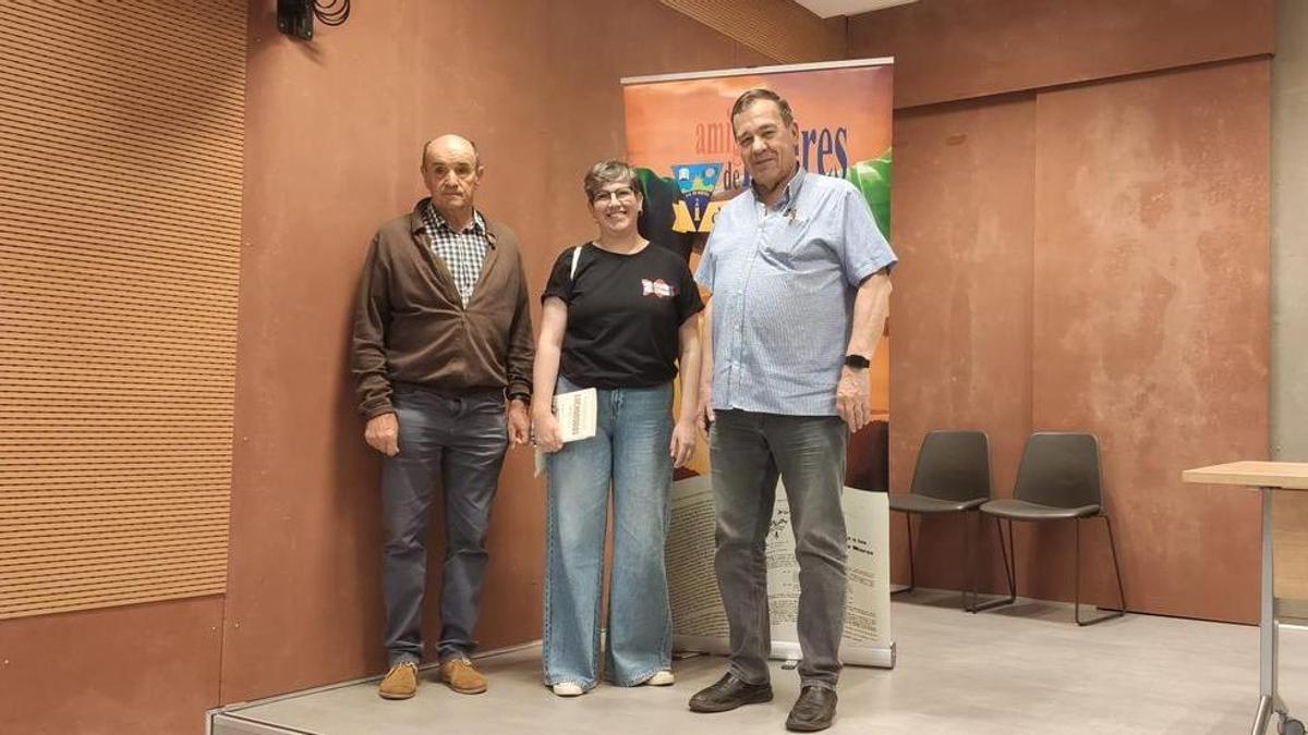 Jorge Carrillo, a la derecha, antes de la presentación del libro.
