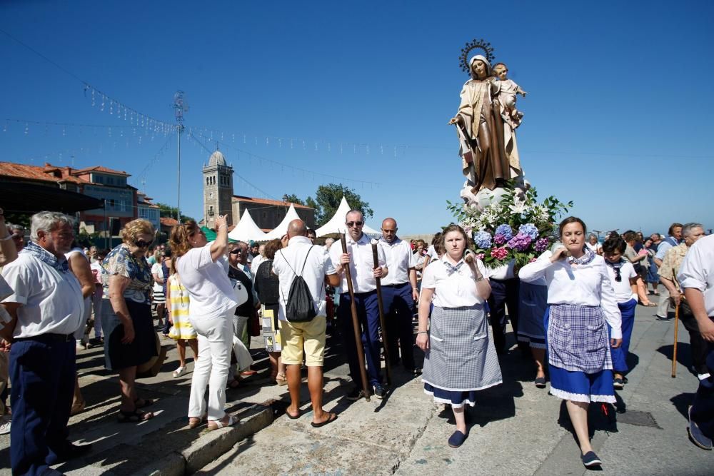 Misa y procesión del Carmen en Luanco