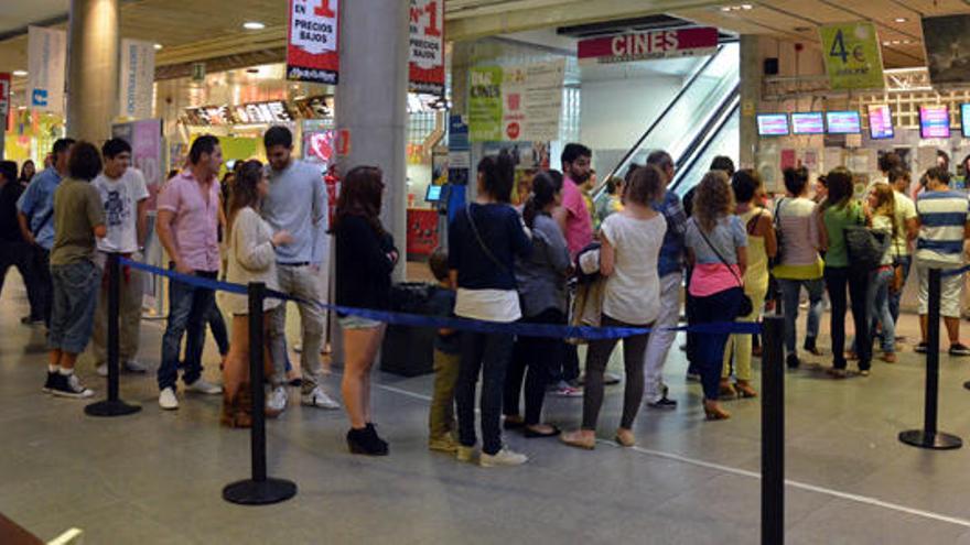 Colas en Ocimax durante la última edición de la fiesta del cine