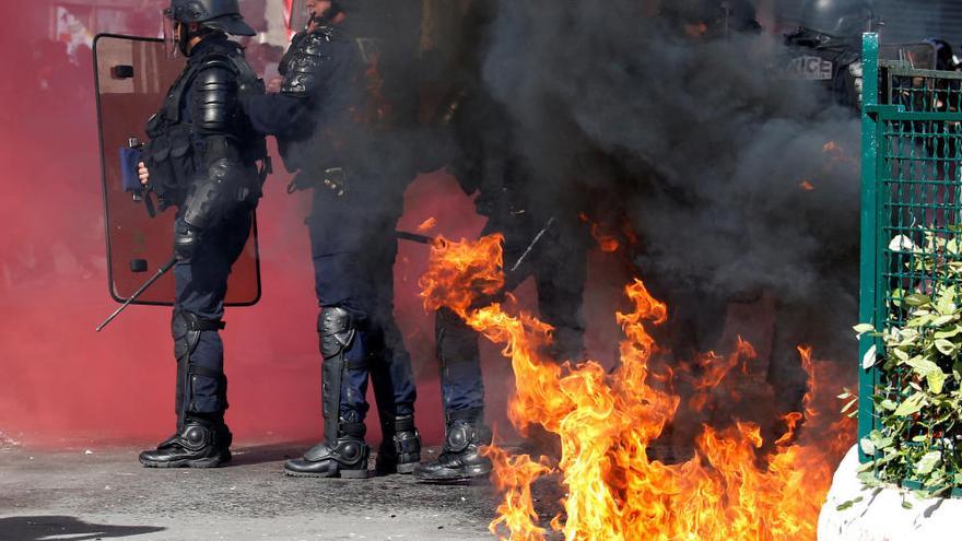 Tenso 1 de Mayo en París: 4 policías heridos en disturbios