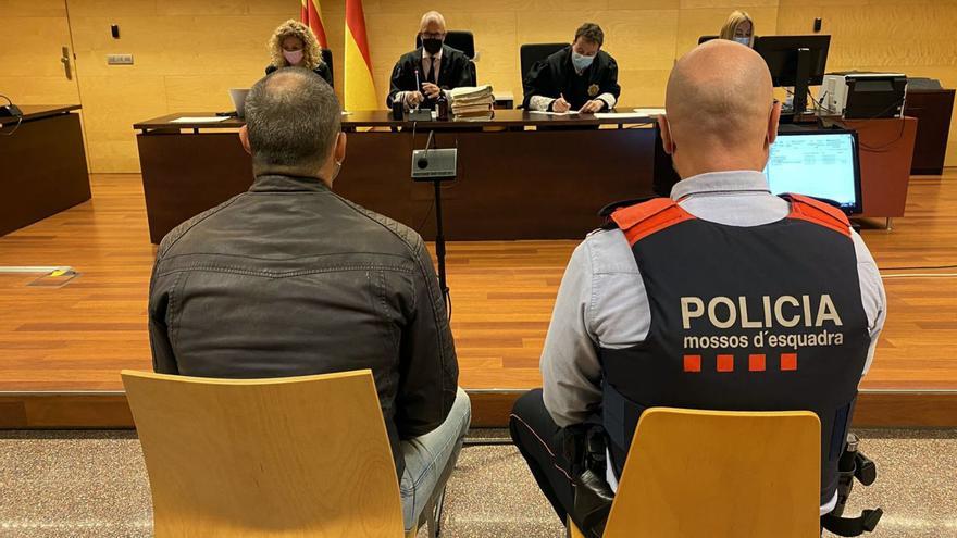 Un home accepta 8 anys de presó per voler matar la parella a cops de roc