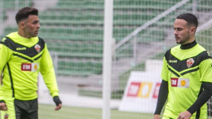 Iván Sánchez junto a Peris, durante un entrenamiento