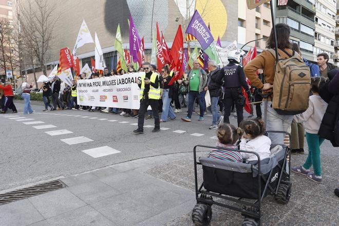 Les fotos de la manifestació dels professors gironins per reclamar millores laborals i salarials