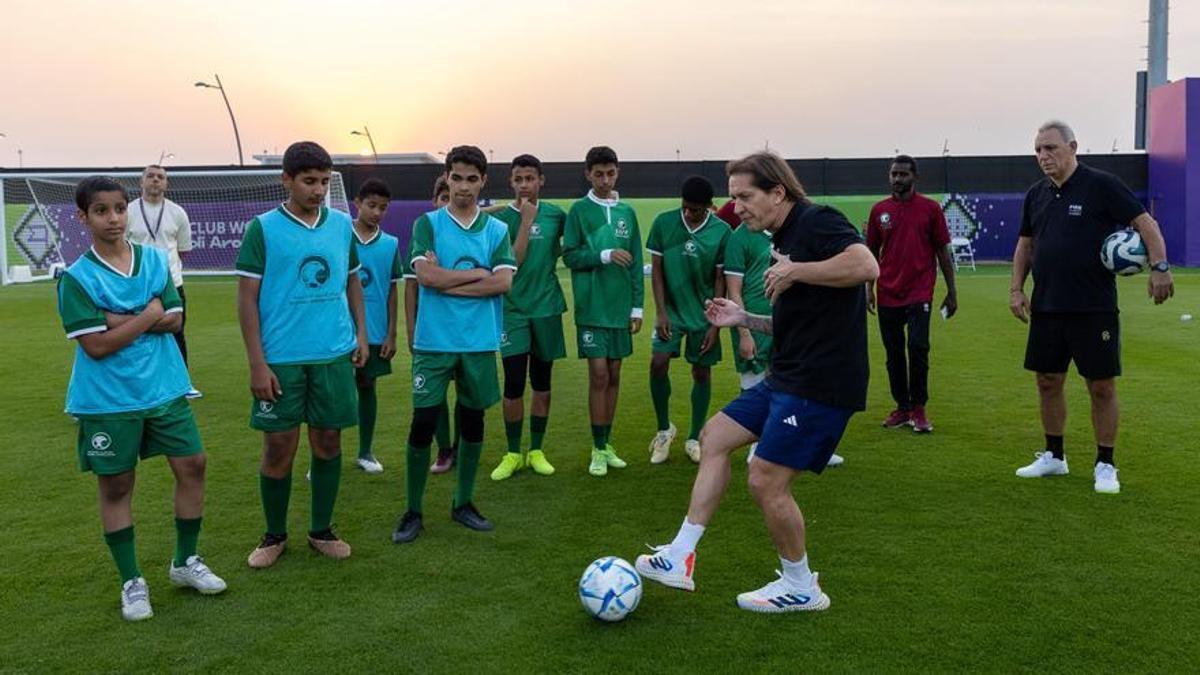 Michel Salgado, durante un campus celebrado en Yeda (Arabia Saudí).