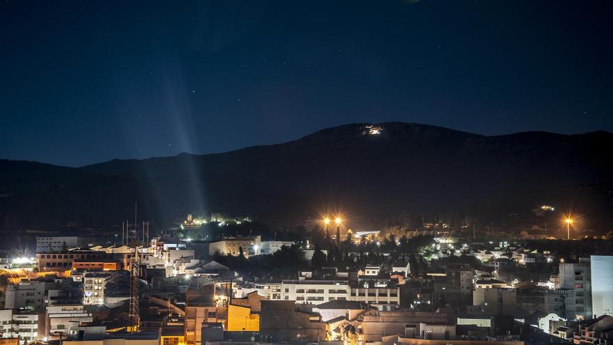 Los Campaners d’Albaida anuncian la llegada de los Reyes Magos con el Toque de la Ilusión y la iluminación de la Covalta