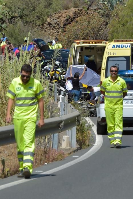 17-03-2019 SAN BARTOLOMÉ DE TIRAJANA. Accidente. Choca un coche contra tres motos.   Fotógrafo: ANDRES CRUZ  | 17/03/2019 | Fotógrafo: Andrés Cruz