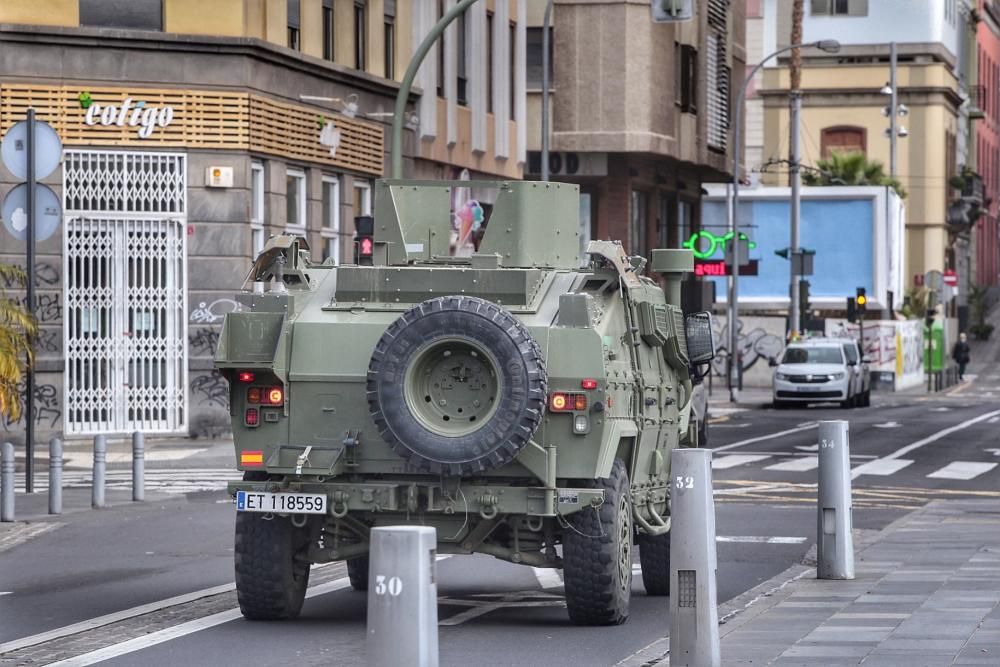 Militares patrullando por Santa Cruz