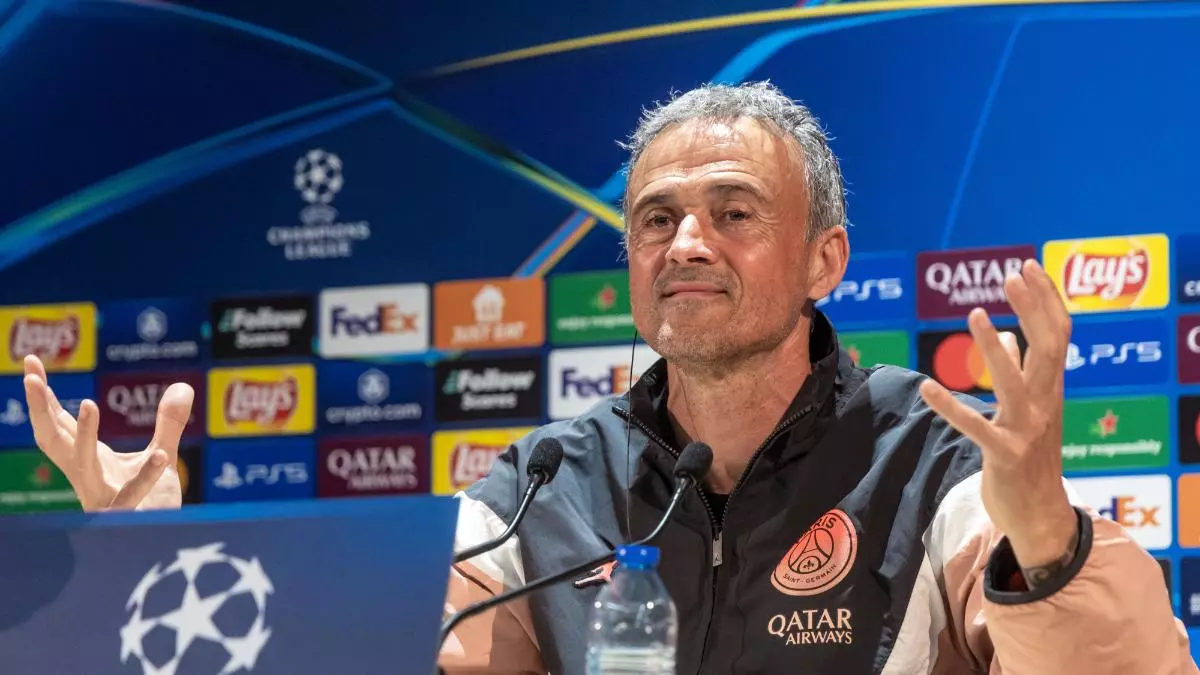 El divertido momento de Luis Enrique con un becario: "?Quieres ser periodista?"