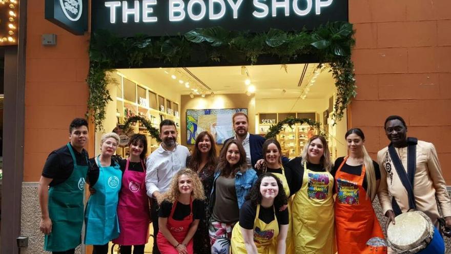 Fotografía de la inauguración de la tienda The Body Shop en Palma, calle San Miguel.