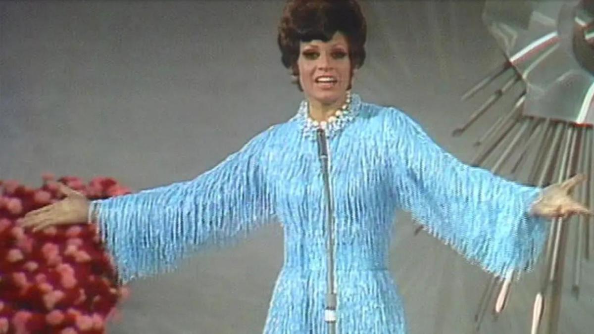 Salomé interpretó 'Vivo cantando' en Eurovisión 1969.