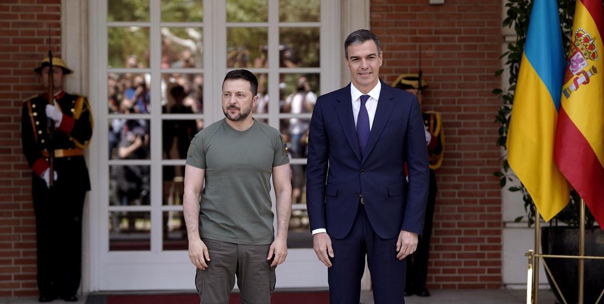 Pedro Sánchez recibe a Volodímir Zelenski en la Moncloa