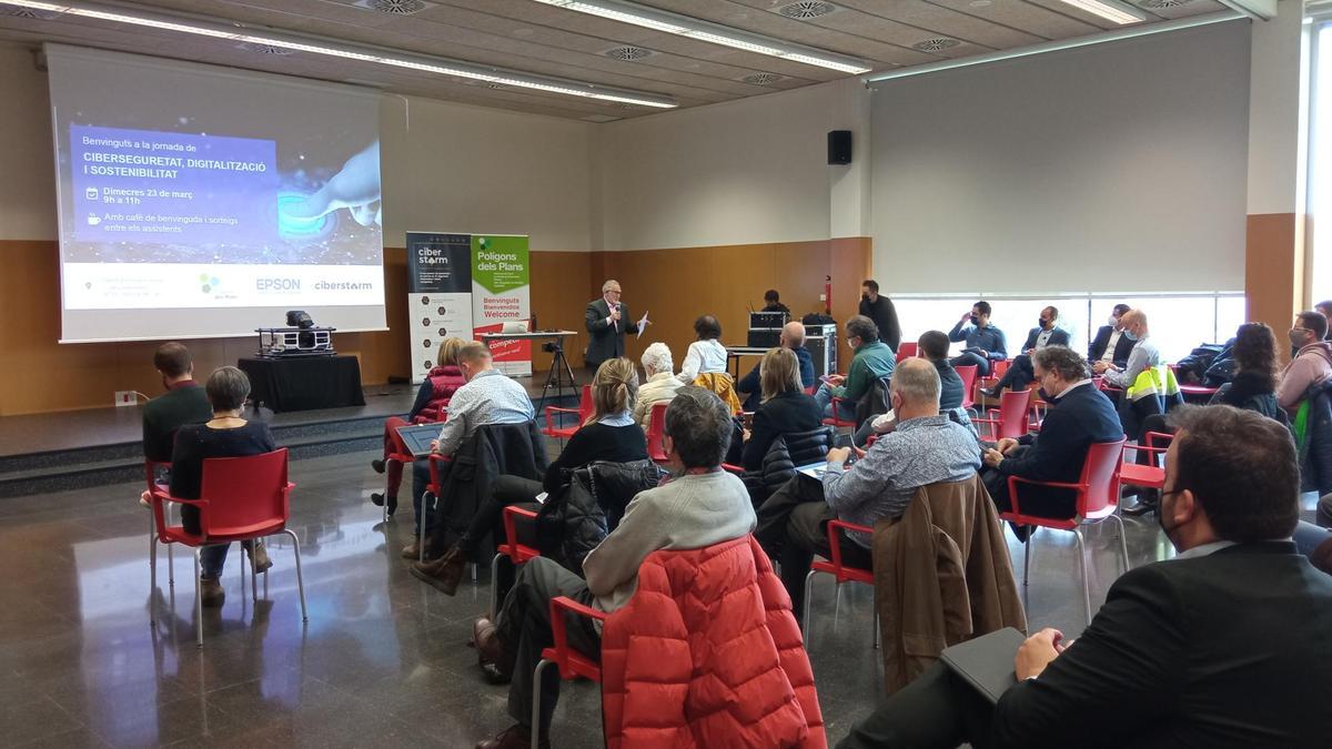 L&#039;aula amb els assistents a la jornada de ciberseguretat